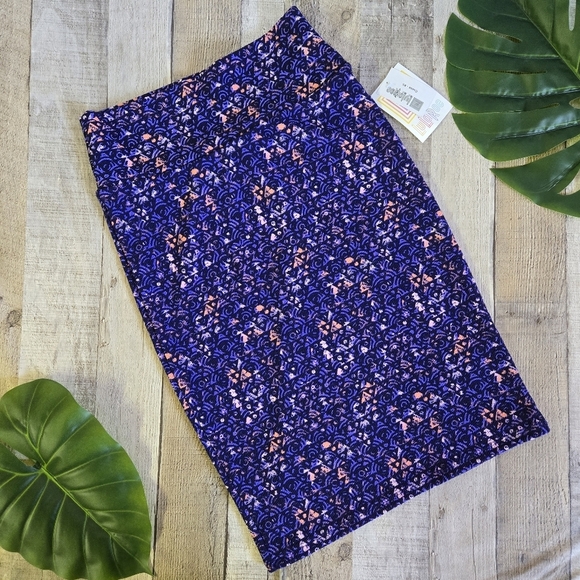 LULAROE | Cassie Pencil Skirt in Purple Triangles sz XS - Picture 5 of 7